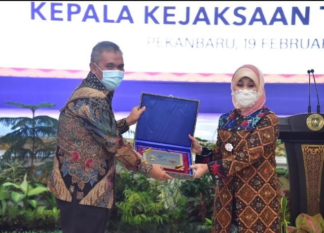 Dr Kamsol Plh Bupati Meranti Hadiri Pisah Sambut Kajati Riau
