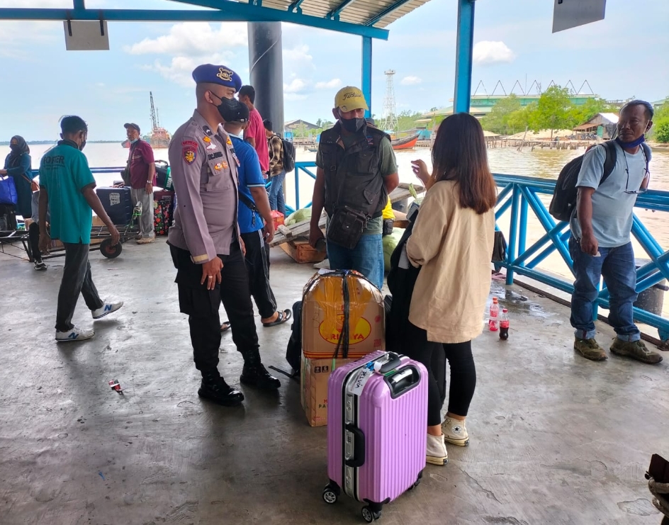 Polairud Meranti Imbau Masyarakat Yang Beraktivitas di Pelabuhan Patuhi Prokes Covid-19