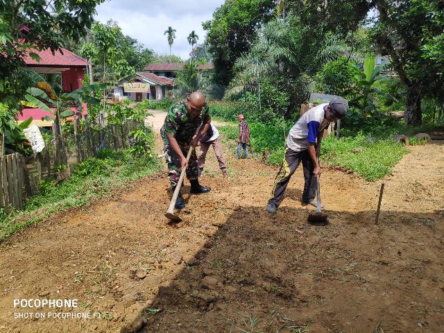 Serda Hendriswan Goro Dengan Masyarakat Perbaiki Jalan di Desa Koto Inuman