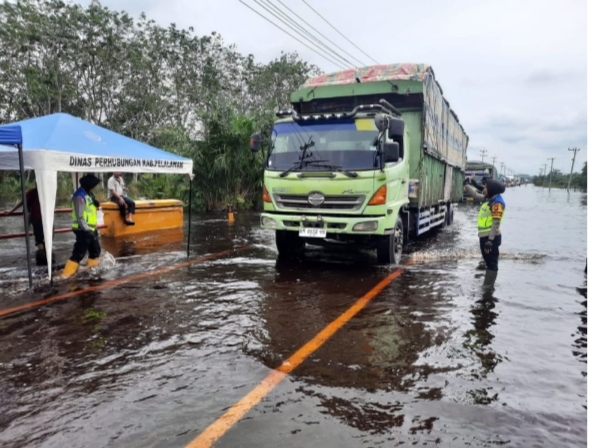 Banjir di Jalintim, Dinas PUPR Riau Siap Bantu Peralatan Untuk BPJN