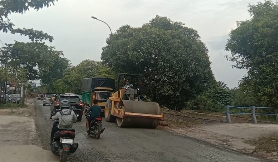 Jalan Parit Indah Diperbaiki, Melalui Banget Pemprov Riau