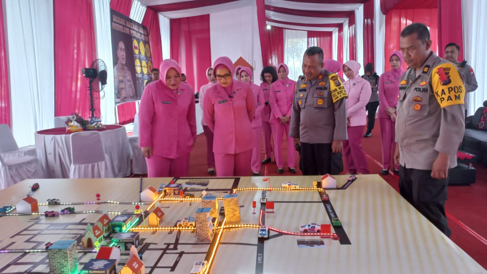 Ketua Bhayangkari Riau, Bersama Rombongan kunjungi Pos PAM Purna MTQ Ops Lilin Lancang Kuning 2023