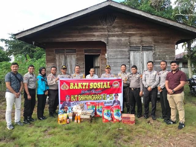 Hut Bhayangkara ke 73 Kegiatan Bakti Sosial Polres Meranti Datangi Rumah Warga