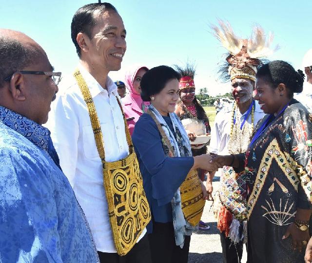 Presiden Joko Widodo Serahkan 2.568 Sertifikat Di Sorong