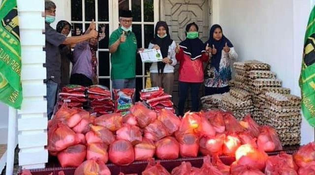 Anggota DPR–RI Dapil Riau 1 Syamsurizal Bagikan Sembako Untuk Meringankan Beban Warga