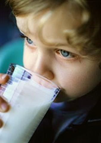 Berikut Tips Agar Anak Berhenti Minum Dari Botol Susu