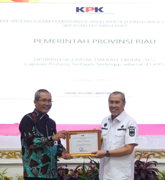 Luar Biasa, Pemprov Riau Terima Tiga Penghargaan dari KPK