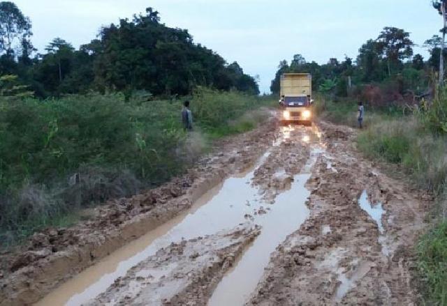 Rusak Akibat Banjir, Dinas PUPR Rohul Intruksikan UPTD Data Jalan Rusak