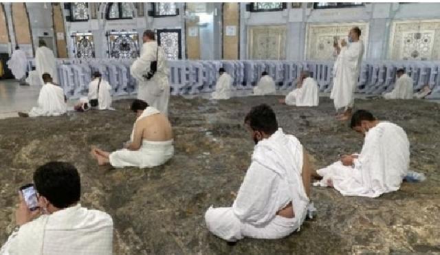 Arab Saudi Kembali Izinkan Jemaah Salat di Masjidil Haram