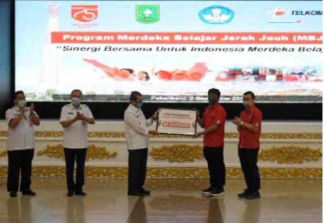 Ratusan Ribu Pelajar Riau Dapat Kartu Perdana Kuota Belajar Gratis dari Telkomsel