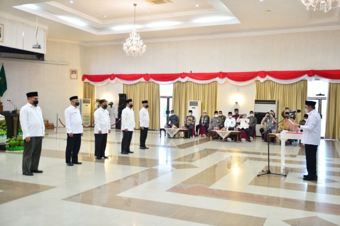 Gubri Lantik Pimpinan Baznas Provinsi Riau Masa Bakti 2021- 2026