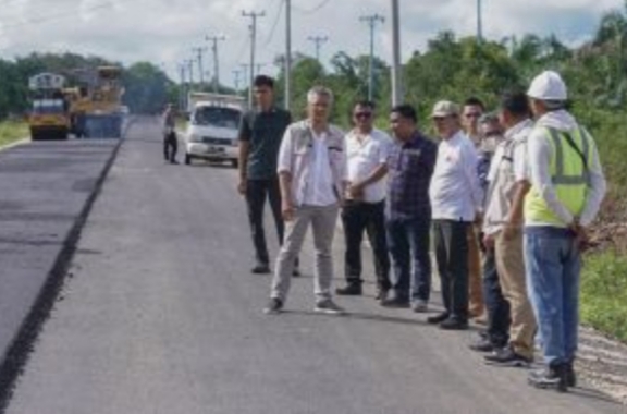 Gubernur Riau Perintahkan Kadis PUPR Gesa Perbaikan Jalan Simpang Bunut-Teluk Meranti-Sebekek