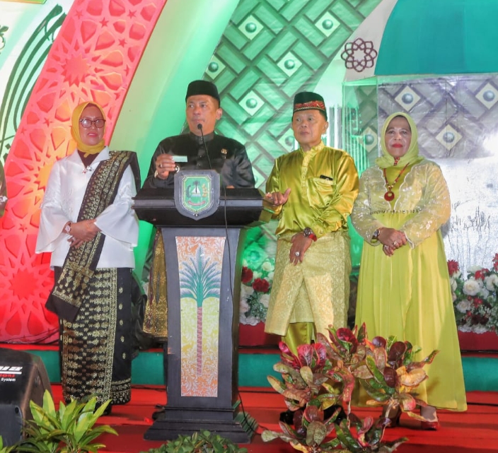 Bupati HM Adil Bersama Wakil Bupati H Asmar Secara Resmi Tutup MTQ Ke-XIII Kabupaten Kepulauan Meranti Tahun 2022