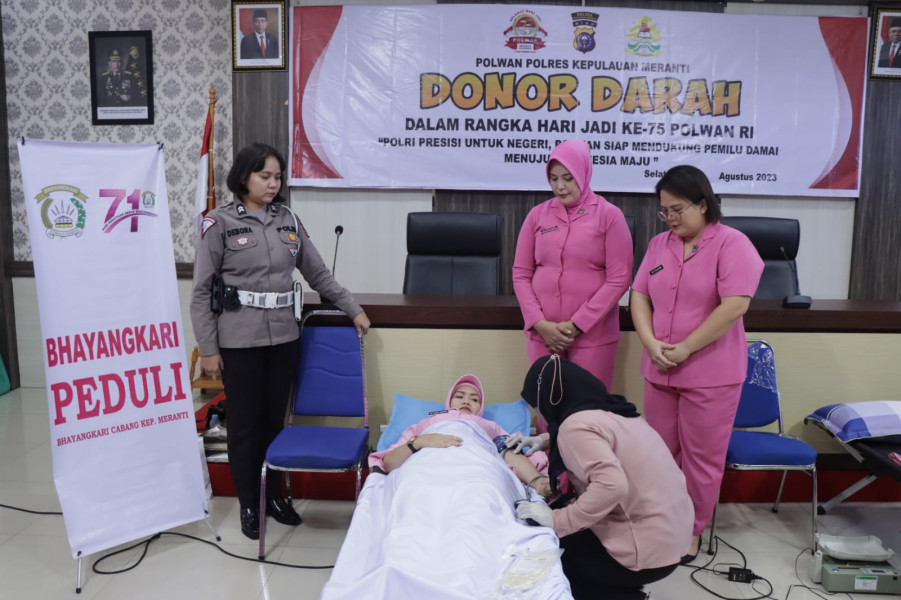 Hari Jadi Polwan ke-75, Polwan Polres Meranti Adakan Baksos Donor Darah