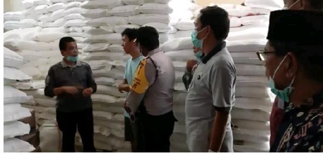 Antisipasi Kelangkaan Sembako Sekda Kuansing Kroscek Distributor Bersama TPID