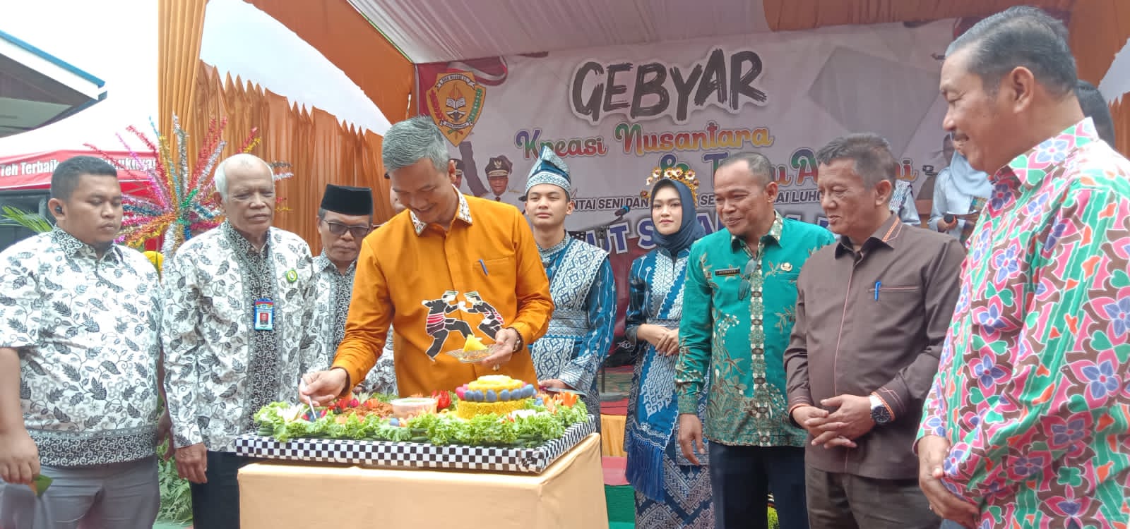 Plt Kadisdik Riau Job Kurniawan Menghadiri HUT SMA Negeri 11 Pekanbaru