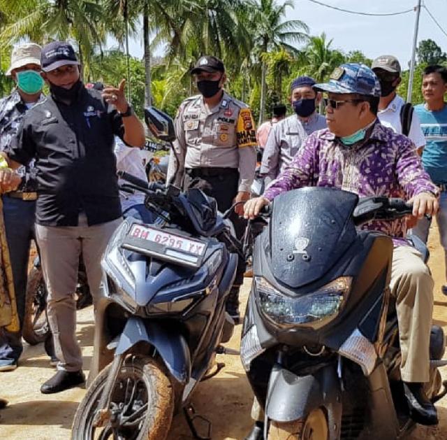 Bupati Meranti Tinjau Progres Proyek Pembangunan Infrastruktur Jalan dan Cetak Sawah di Rangsang
