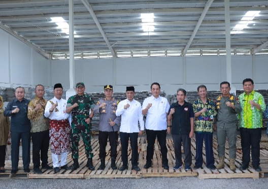 Pj Wali Kota Pekanbaru Bersama Forkopimda Tinjau Gudang Logistik KPU