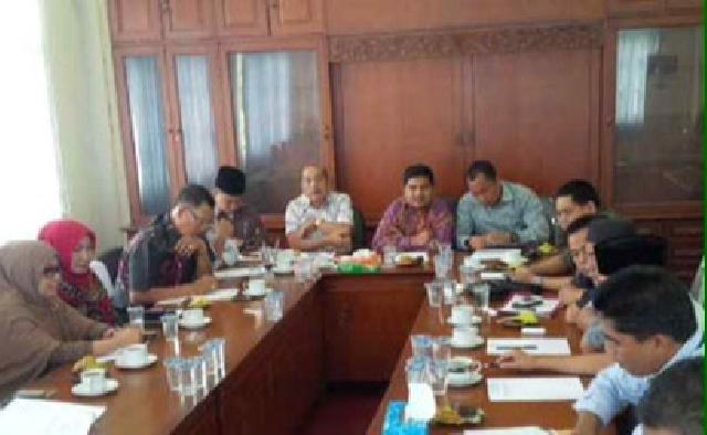 Komisi III DPRD Pelalawan duduk bersama dengan pihak PT RAPP