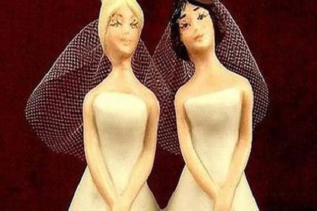 KUA Rengat Nikahkan Pasangan Sejenis, Maharnya Seperangkat Alat Sholat