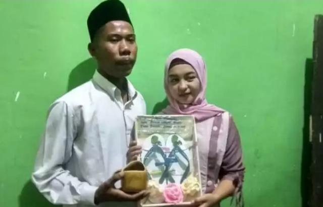 Viral! Pernikahan Pria di Lombok, Beri Mahar Sandal Jepit dan Segelas Air