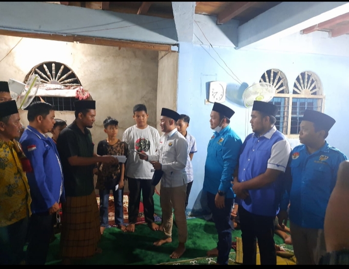 KNPI Provinsi Riau Bersama KNPI Kabupaten Kampar Berikan bantuan Sajadah, Al Quran dan Santunan Anak Yatim