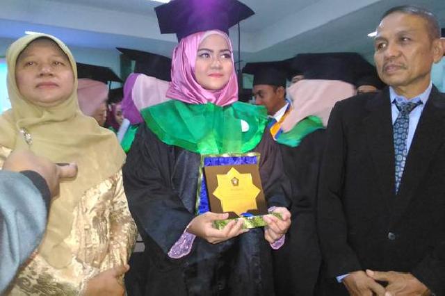 Rafidah Helmi, Sarjana Kedokteran Termuda