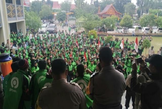 Bonus Dipotong Sepihak, Ratusan Drivel Ojol Ngadu ke DPRD Kota Pekanbaru