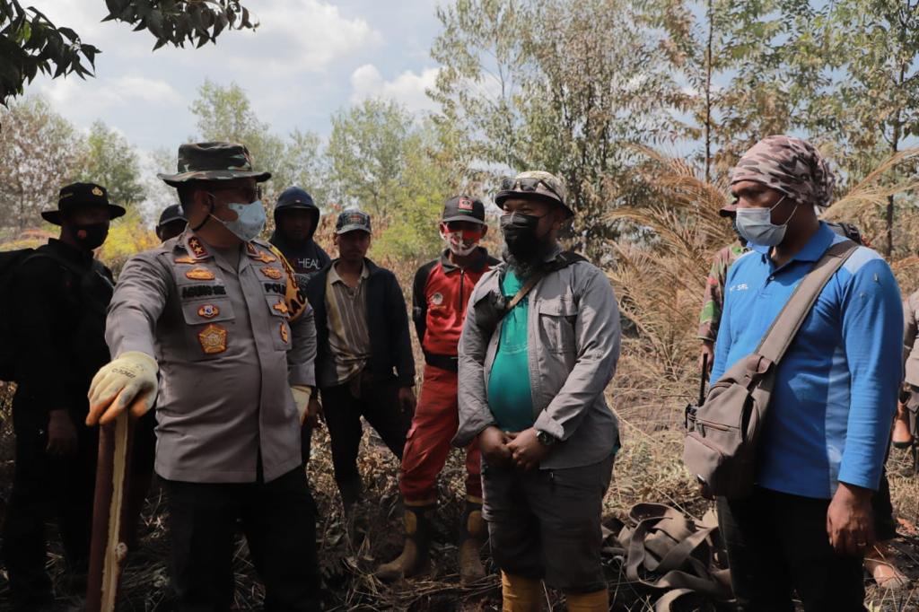 Kapolda Riau Gencarkan Padamkan Api Karhutla di Pulau Merbau dan Bengkalis