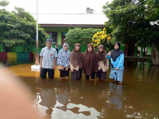 Keadaan Terkini Banjir Di Kecamatan Pasir Penyu 4 Sekolah Diliburkan