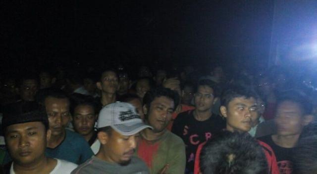 Listrik Mati Total, Ratusan Masyarakat Penuh Amarah Sambangi PLN Rayon Siak