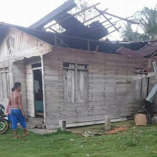 Empat Rumah di Desa Tanjung Gadai Meranti Rusak Dihantam Puting Beliung