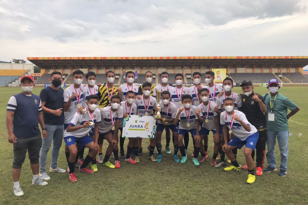 Tim Pekanbaru Juara Kejurda Sepakbola U16