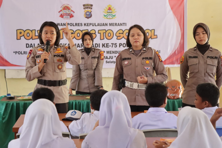 Police Go To School, Polwan Polres Meranti  Edukasi Siswa Soal Bijak Bermedia Sosial