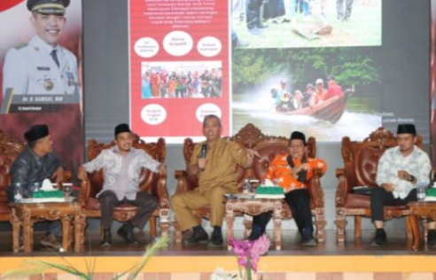 Diskusi Publik Di Taja APAK, Pj Bupati Kampar Bersama Enam Anggota DPRD Kampar Jadi Narasumber