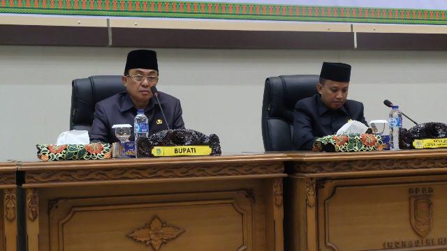 Bupati Inhil Sampaikan Penjelasan Perubahan Perda Tentang RPJMD Tahun 2013 - 2018