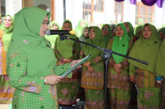 Zulaikhah Wardan Lantik Ketua Serta Pengurus PakC Dan PR Muslimat NU Keritang