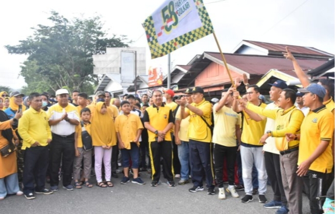 Serentak diadakan di 400 Titik di Indonesia, Pj Bupati Kampar Lepas Gerak Jalan Santai HUT Golkar ke 58
