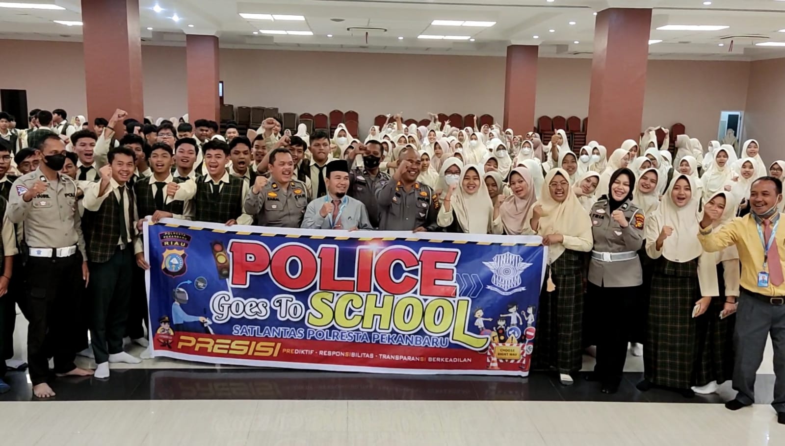 Kunjungi SMA As Shofa Pekanbaru, Satlantas Sosialisasikan Mobile ETLE dan Tertib Berlalu Lintas