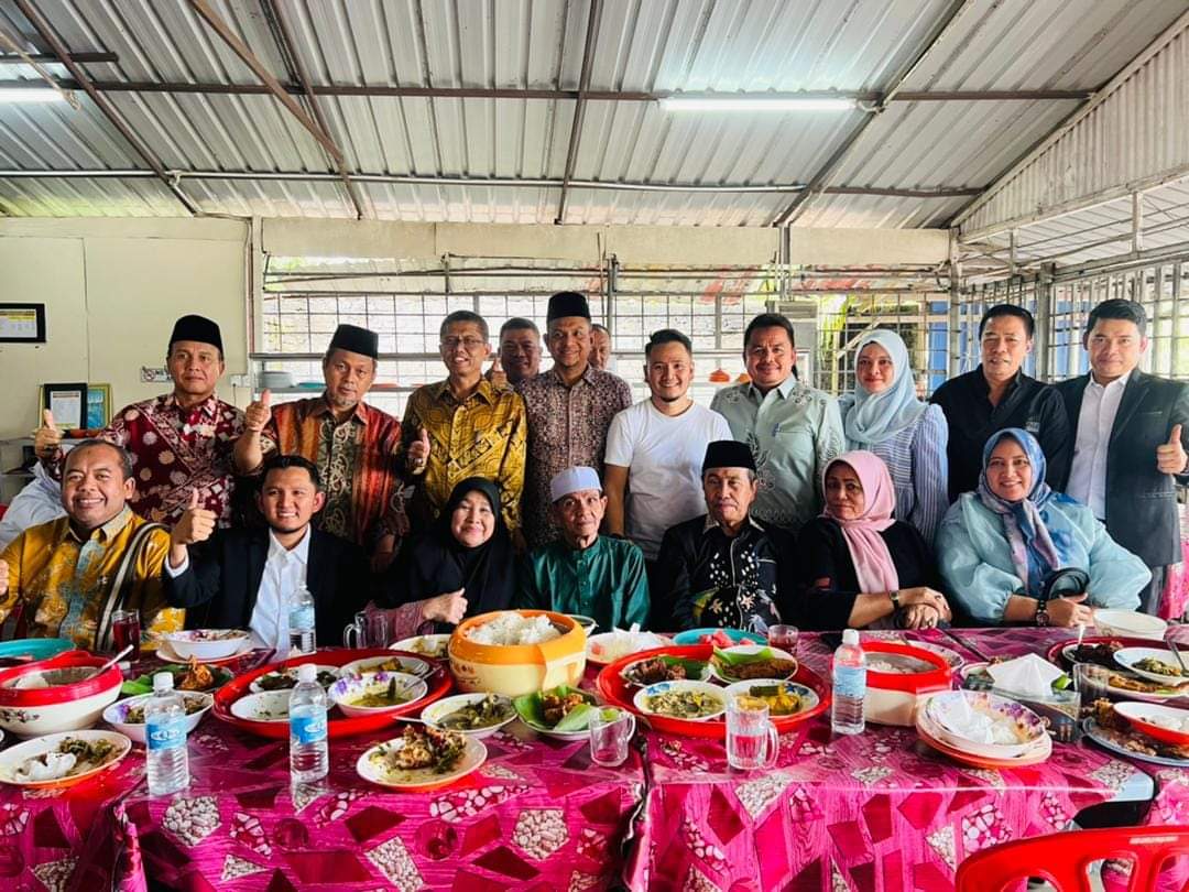 Cerita Lahapnya Gubernur Riau Makan di Warung Makan Khas Kampar di Kajang, Malaysia