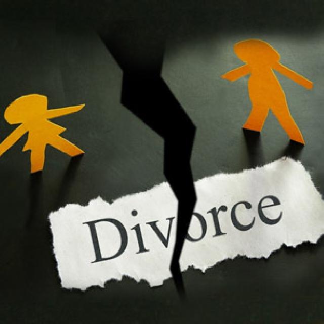 Meski Sudah Bercerai, 5 Pasangan Selebrity Ini Masih Akur