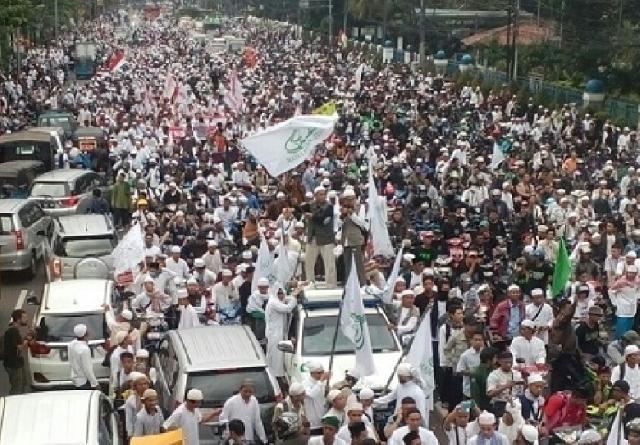 Ahok Tak Kunjung Diperiksa, Massa Islam Ancam Duduki Jakarta
