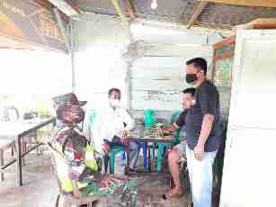 Babinsa 05/Prp Komsos Himbau Warga Senantiasa Menerapkan Prokes