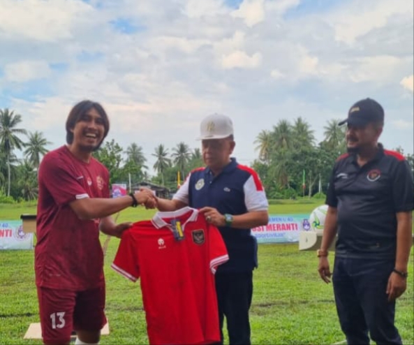 Plt Bupati H Asmar Buka Turnamen U 40 Piala Ketua PSSI Meranti 2023