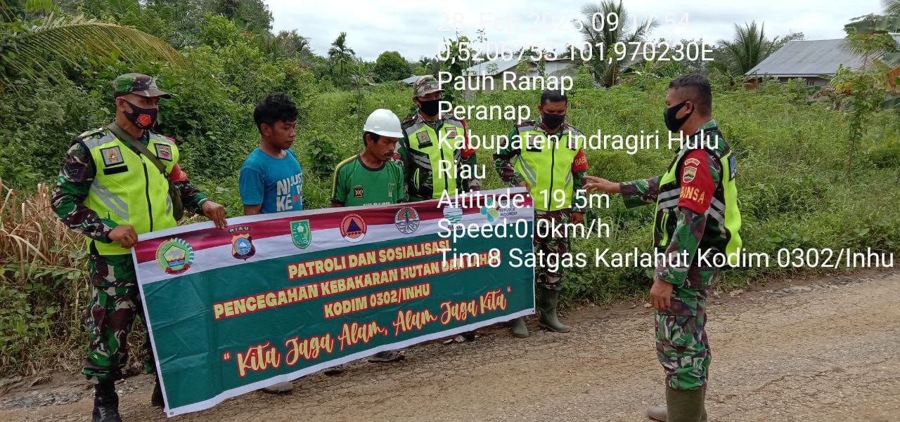 Cegah Karhutla, Personil Koramil 05/Peranap Laksanakan Patroli dan Sosialisasi di Desa Pauh Ranap