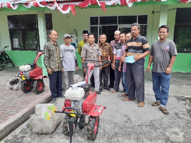 Dinas Perkebunan Serahkan Bantuan (Alsintan) Di 5 Desa Kabupaten Kepulauan Meranti