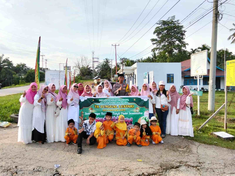 Berkah Ramadhan, TK Tunggal Lestari Kecamatan Lirik Berbagi Takjil Pada Sesama