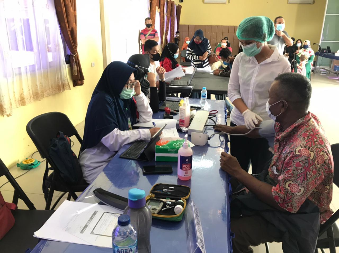Batalion Vaksin Polda Riau Back Up Vaksinasi Lansia Di Kampar