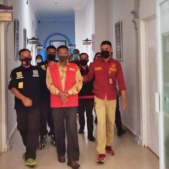 Korupsi Dana Desa, Datuk Penghulu Sungai Majo Pusako Ditahan Kejari Rohil.