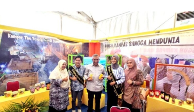 Padatnya Pengunjung Stand Kampar, Pj Bupati Kampar Tinjau Stand Kampar di Riau Expo